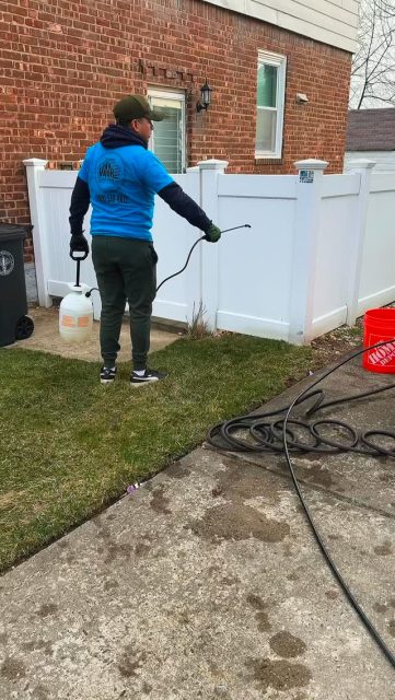 Dirty work, clean result 😎😎👌✌️#solarpanel #nycsmallbusiness #newjerseysmallbusiness #pressurewashingservices #astorianyc